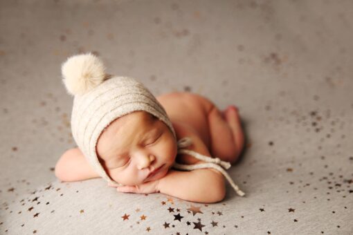 Pompom Newborn Bonnet