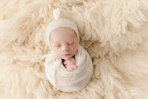 Newborn Pompom Bonnet | Mixed Ivory