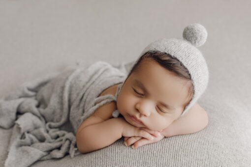 Newborn Pompom Bonnet | Light Grey